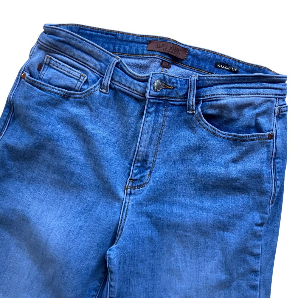 Judy Blue High Rise Straight Fit Jeans Size 13/31 Light Wash Stretch - Picture 2 of 6